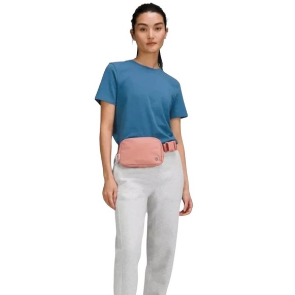 NWT Lululemon Everywhere Belt Bag Crossbody Bag Pink Pastel O/S - Picture 5 of 6